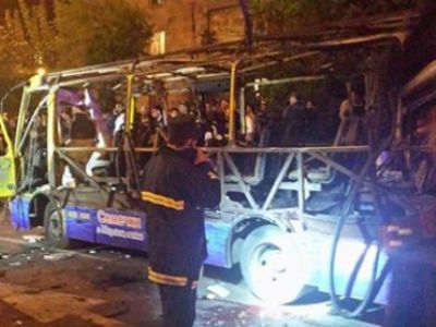 Взорванный автобус в Ереване. Фото: newsarmenia.am